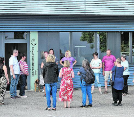 Über 20 Interessierte fanden sich zur Besichtigung des Tierkrematoriums in Seon ein. (Bilder: dr.)