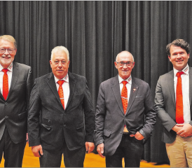Engagierten sich mehrere Jahre für die Gemeinde: Hanspeter Boller, Res Mäder, Hans Heinrich Leuzinger und Simon Baumgartner (v.l.). Es fehlt Alfred Merz. (Bild: Melanie Köchli)