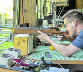 Das Ziel vor Augen: Volle Konzentration war auch bei Philipp Härri, dem Gemeinderat aus Reinach, angesagt. (Bild: dr.)