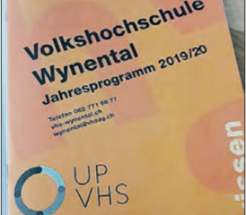 Dieser Tage im Briefkasten: Das Jahresprogramm 2019/20 der Volkshochschule Wynental. (Bild: zVg.)