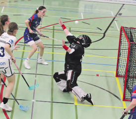 Luana Hagmann konnte mit ihrem Treffer zum 4:7 die erste Heimniederlage der Saison auch nicht verhindern. (Bild: Otto Lüscher)