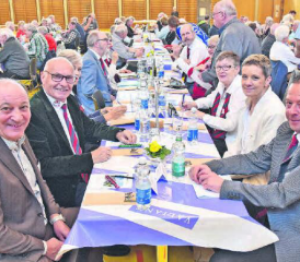 Besucher an der Generalversammlung: AFV-Präsident Luigi Ponte, mit den Vertretern anderer Sektionen (v.l.) Hansruedi Jakober, Brigitta Wipf, Monika Zihlmann, Daniela Schild, und Rolf Stadler. (Bild: aw.)