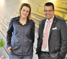 Die etwas andere Kombination: Sandra Gurtner eröffnete an der Hauptstrasse in Menziken ihr Treuhandbüro, daneben präsentiert Heinz Grossenbacher einen Piano-Showroom. (Bild: hg.)