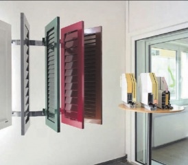 Fensterläden in allen möglichen Farben: Grau, blau und grün werden häufig gewünscht − es gibt aber auch interessante Alternativen.