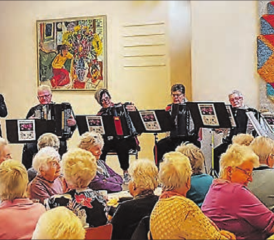 Musik macht Freude: Die Gruppe «Herbschtzytlose» bereicherte den Nachmittag mit Melodien zum Mitsingen. (Bild: zVg.)
