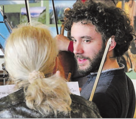 Gabriel Miranda – hier bei Proben im vergangenen Jahr – spielt das Geigen-Solo in Williams’ wunderschönem «The Lark Ascending». (Bild: Remo Conoci)