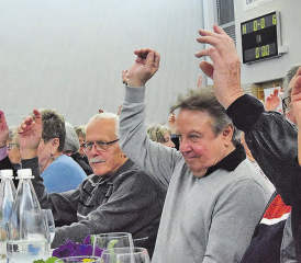 Zufrieden mit der Bankleitung und deren Entscheidungen: Die Abstimmungen über die einzelnen Traktanden erfolgten ausnahmslos einstimmig und positiv. (Bilder: st.)