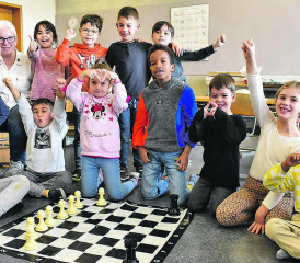 Schach spielen in der Schule ist toll, da sind sich die Schüler der 1c von Lehrerin Stefanie Steinberg im Schulhaus Breite einig. (Bilder: hg.)