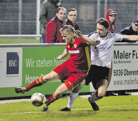 Dominantes Schöftland kassiert Niederlage: Schöftlands Matej Féher im Zweikampf mit dem Adliswiler Alexander Partner. (Bild: Otto Lüscher