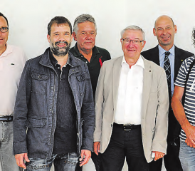 Die Kulmer Landsgemeinde abgesagt: Die Initianten (v.l.) Roger Müller, Martin Sommerhalder, Felix Matthias, Martin Heiz, Roger Keller und Ruedi Weber stiessen bei den Kulmer Gemeinderäten auf dezente Begeisterung. (Bild: zVg.)