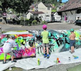 Urban Art mit Raphael Fahrni am Birrwiler Dorfmärt. (Bild: zVg.)