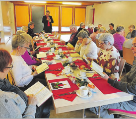 Ein besinnlicher Anlass: In Unterkulm fand die Weihnachtsfeier im Pavillon hinter der Kirche statt. (Bild: zVg.)