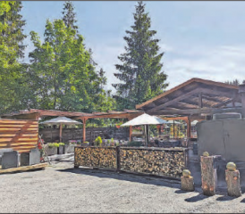 Die warmen Temperaturen und die feinen Gerichte locken die Gäste ins «Bad Schwarzenberg» in Gontenschwil. (Bilder: zVg.)