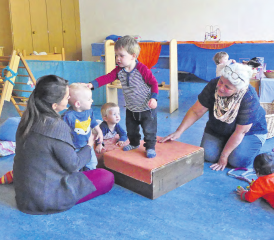 Kinder entdecken die Welt: Der «ElKi-Treff» bietet den kleinen Besuchern viele Möglichkeiten für Bewegung und freies Spiel. (Bilder: moha.)