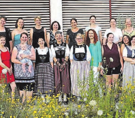 Absolventinnen Fachkurs Bäuerin: 35 Anwesende durften auf ihre Modulzertifikate der letzten zwei Ausbildungsjahre stolz sein. (Bilder: zVg.)