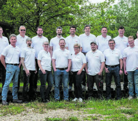 Voller Energie für Photovoltaik und Wärmepumpen: Das Team der eco energie a plus ag in Schöftland. Bild zVg