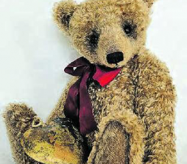 In liebevoller Handarbeit hergestellt: An der Teddybären-Ausstellung im Reinacher Saalbau gibt es allerlei zu entdecken. (Bilder: zVg.)