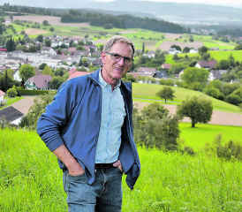 Isidor Keller ist eine Koryphäe in Sachen Dorfgeschichte und kennt Dürrenäsch, seine Häuser, Bewohner und Geschichten wie kein anderer. (Bild: hg.)