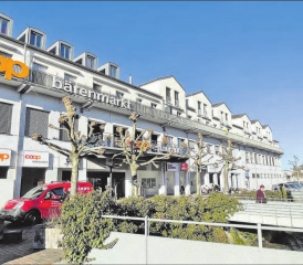Umfassende Erneuerung des Bärenmarkts: Die «Revitalisierung» soll im März beginnen, sie erfolgt vor allem in Innern, aussen bekommt das Gebäude einen neuen Anstrich und eine Photovoltaikanlage auf das Dach. (Bild: mars.)