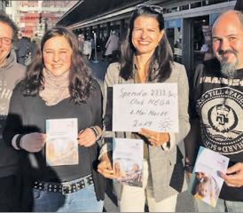 Viele strahlende Gesichter bei der «Checkübergabe» (v.l.): Remo Portner und Brigitte Suter vom Club Mega sowie Tanja Bootz und Thomas Lüscher von der Stiftung Aladdin. (Bild: zVg.)