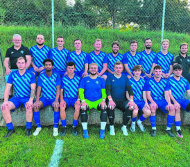 Das Fanionteam des FC Böju wird neu von Dani Fuhrer (hinten links) gecoacht. (Bild: zVg.)