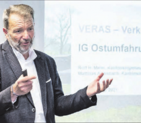 Verkehrsinfrastruktur-Enwicklung Raum Suhr (VERAS): Kantonsingenieur Rolf H. Meier informierte über den Stand der Arbeiten. (Bild:psi.)