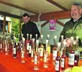 Einheimische Spezialitäten: Selbstverständlich wurde in Schlossrued immer Schnaps gebrannt. Man braucht ihn ja nicht zu trinken, er dient oft auch als Medizin.