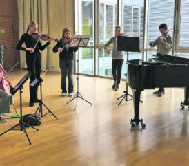 Die Schüler und Schülerinnen sind seit einiger Zeit intensiv am Üben und freuen sich mit ihren Lehrpersonen auf eine grosse Zuhörerschar. (Bild: zVg.)