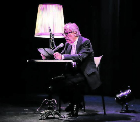 Das Lebenswerk von Klaus Merz wird mit der höchsten literarischen Auszeichnung der Schweiz gewürdigt. Hier bei einem Auftritt im Reinacher TaB. (Bild: rc.)