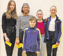 Herausragende Sportler wurden für ihre Erfolge geehrt: (v.l.n.r.) Nathalie Dutoit, Valentina Hediger, Elias Leder, Nathalie Furter und Lina Ottlik. (Bild: zVg.)