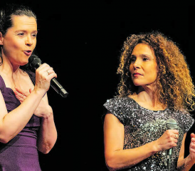 Das Duo Pariser Flair begeisterte und verzauberte das Publikum im Kulturzentrum Forum in Seon. (Bild: Josef Stocker)