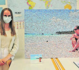 Ein Mosaikbild aus 4851 Fotos: Jana Gartenmann bei der Präsentation ihrer Abschlussarbeit an der Schule Rickenbach. (Bilder: mla.)