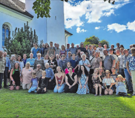 Die 33 Nachkommen des zirka 1679 ausgewanderten Jacob Frey mit ihren hiesigen Verwandten beim Familientreffen. (Bilder: zVg.)