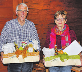 Verabschiedet: Kassier Kurt Buchwalder undAktuarin Elisabeth Haberstich wurden für ihre Arbeit im Vorstand gewürdigt. (Bild: Raphael Nadler)