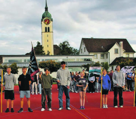 Die Gewählten: Hauptmann Rölli Lionel und Fähnrich Verdecia Migi sowie die weiteren Züge mit ihren Führern und Fähndrichen: Polat Tuana, Rohrer Jonas, Bertschi Lino, Bihr Kevin, Wengenmeier Carla Elea, Reinhard Anouk, Steiner Luana und Weber Liza. (Bild: hh.)