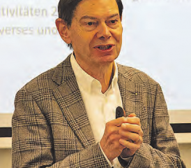 Hans-Peter Zehnder, Präsident IG Umfahrung Suhr führte durch die Traktanden der Mitgliederversammlung. (Bild: zVg.)