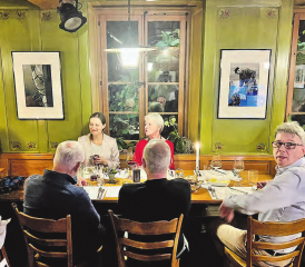 Landammann Dieter Egli (2. v.r.) besuchte den Bezirk Kulm. (Bilder: zVg.)