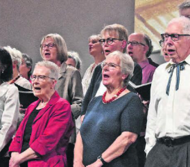 Die Freude am Gesang verbindet: Der Kirchenchor Safenwil und der Wynentaler Chor Allegro luden zum gemeinsamen Konzert in der Reinacher Lenzchile ein. (Bilder: hg.)
