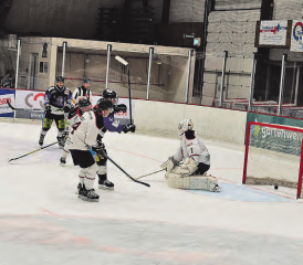 Beim ersten Reinacher Treffer durch Celestino Calo zum 1:3 hielt sich der Schaden noch in Grenzen. (Bild: Roland Jaus)