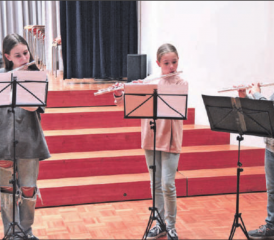 Vielfältige Darbietungen: Auch das Querflötentrio Sarah Andreoletti, Cornelia Wicki und Merlin Hochuli begeisterte das Publikum. (Bild: zVg.)