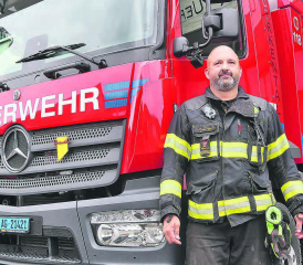 Der 43-jährige Thomas Räss beendet nach 25 Jahren seine Feuerwehrkarriere, 12 Jahre davon war er Kommandant bei der Feuerwehr Uerkental. (Bild: ran.)