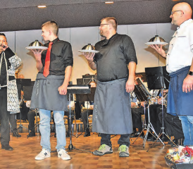 Dirigent mit Starallüren: «Ulrico Wiggeri» liebt von Gourmet-Köchen zubereitete Menüs. (Bild: Alfred Weigel)