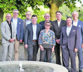 Der Vorstand 2024/25 des Rotary Clubs Wynen- und Suhrental: (von links) Claudio Mazzei, Daniel Knechtli, Christoph Wyder, Hans Ruedi Häfliger, Rolf Fäs, Erina Guzzi, Hans-Peter Glaus, Tobias Gloor, Peter Limacher. (Bild: zVg.)