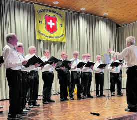 Der Seniorenchor Schöftland eröffnete seine jährliche Hauptversammlung mit einem Ständchen, bevor man ein gelungenes, reich befrachtetes Vereinsjahr Revue passieren liess. (Bild: zVg.)