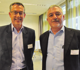 Führungswechsel in der Regionalen Alterszentrum Schöftland AG: Auf den abtretenden Präsidenten Hans Rudolf Würgler (re.) folgt der Reitnauer Gemeinderat Uwe Matthiessen. (Bild: st.)