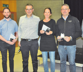 Die Schulpflege wurde geschlossen von Peter Stadler (li.) verabschiedet: Yves Jaccaud, Jost Waldispühl, Isabelle Kyburz, Philippe Dupont und Stefan Kohler. (Bilder: st.)