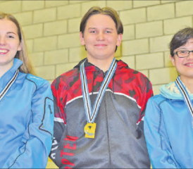 Der Burger Geri Zoller siegte im Final der Gewehrelite vor den favorisierten Selina Koch (links) und Darunee Frossard von den Sportschützen Wettingen-Würenlos. (Bild: wr)