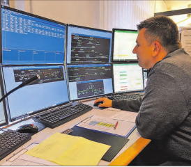 Roland Hochstrasser ist mit Herzblut Fahrdienstleiter: Langweilig wird es nie: «Ich weiss nie, was mich bei der Arbeit erwartet». (Bilder: René Fuchs)