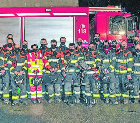Das Kader der Feuerwehr Uerkental sammelte erste Erfahrungen im Umgang mit industriellen Kameradrohnen für die Bergung von Personen. (Bilder: zVg.)
