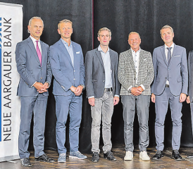 14. KMU-Anlass der Neuen Aargauer Bank (NAB) in Kooperation mit dem AGV (v.l.): Roberto Belci, Leiter Private Banking-, Privat- und Firmenkunden NAB, Philipp Wetzel, Chief Digital Officer AMAG,Andreas Amstutz, CEO Sharely, Moderator Kurt Aeschbacher, Dr. Peter Grünenfelder, CEO Avenir Suisse und AGV-Präsident Kurt Schmid. (Bild: pd.)